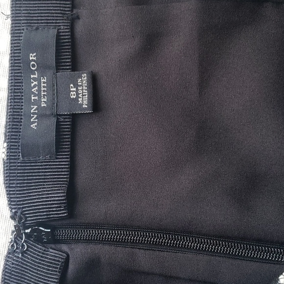 Ann Taylor Black & Cream Floral Lace Midi Skirt Size 8P - Picture 4 of 12